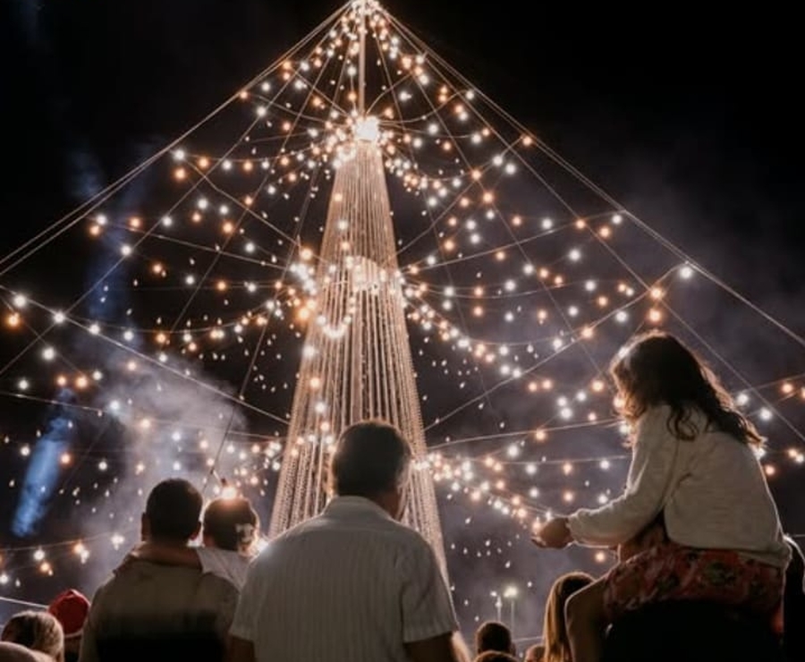 Shows en vivo, villancicos y cine a la reposera en Funes: las propuestas para vivir la Navidad